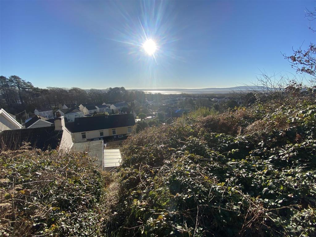 Stradey Hill, Llanelli 2 bed semidetached house £110,000