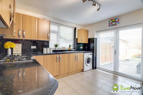16 Birchen Grove, Luton, LU2 7TJ