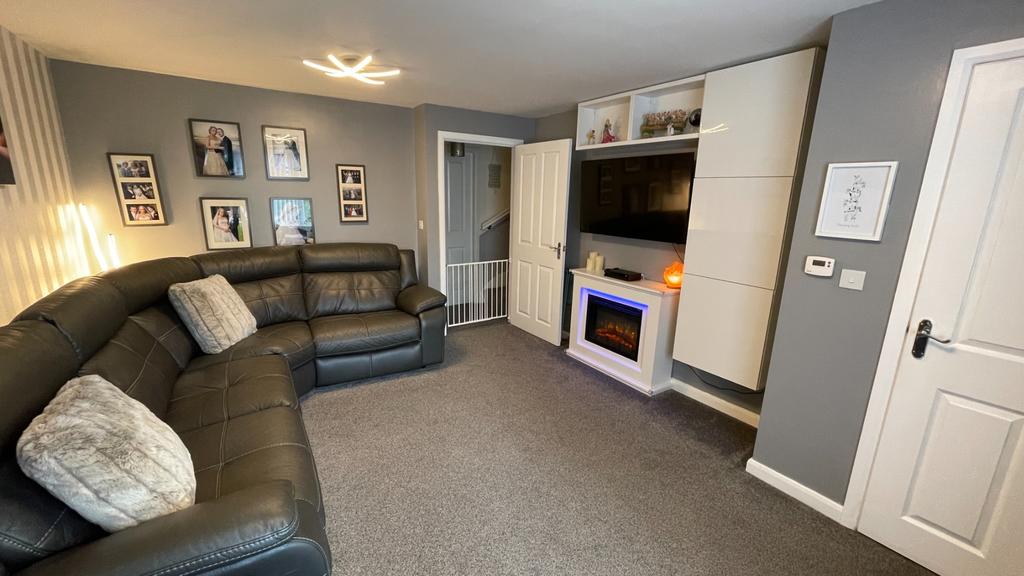 Cedar Gardens, NewtonLeWillows, Merseyside, WA12 3 bed semidetached house £180,000