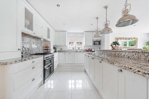 1 Bourne Way, Addlestone, KT15 2BT