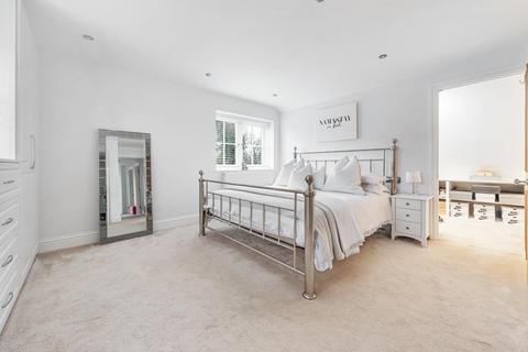 1 Bourne Way, Addlestone, KT15 2BT
