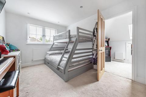 1 Bourne Way, Addlestone, KT15 2BT