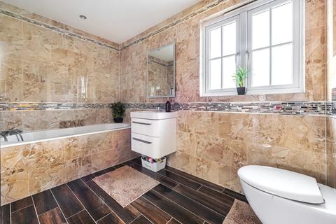 1 Bourne Way, Addlestone, KT15 2BT