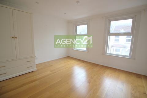 2 bedroom house to rent - Gloucester Road, Manor Park, E12