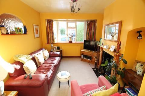 14 Pembury Avenue, Worcester Park, KT4 8BT