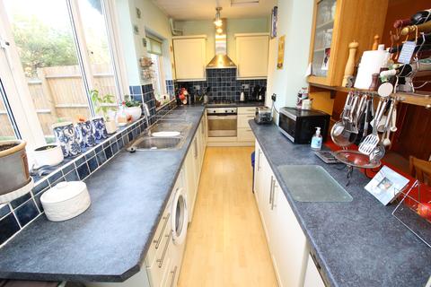 14 Pembury Avenue, Worcester Park, KT4 8BT