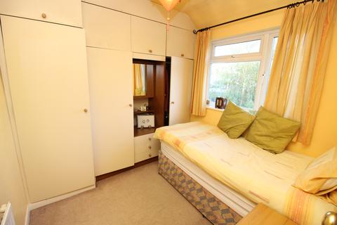 14 Pembury Avenue, Worcester Park, KT4 8BT