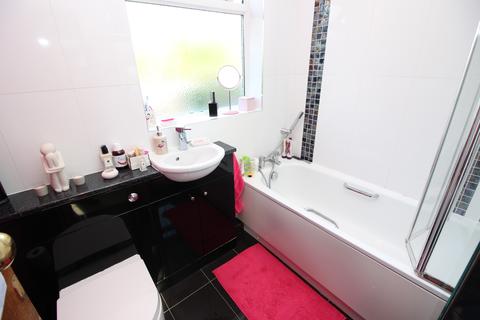 14 Pembury Avenue, Worcester Park, KT4 8BT