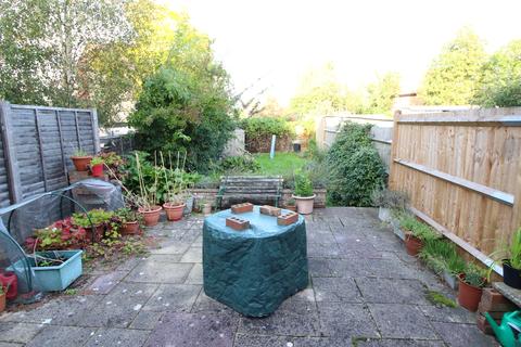 14 Pembury Avenue, Worcester Park, KT4 8BT