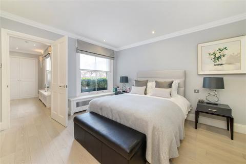 2 bedroom apartment to rent, Market Mews, London, W1J