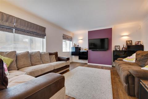 1 Copford Close, Billericay, CM11 2DX