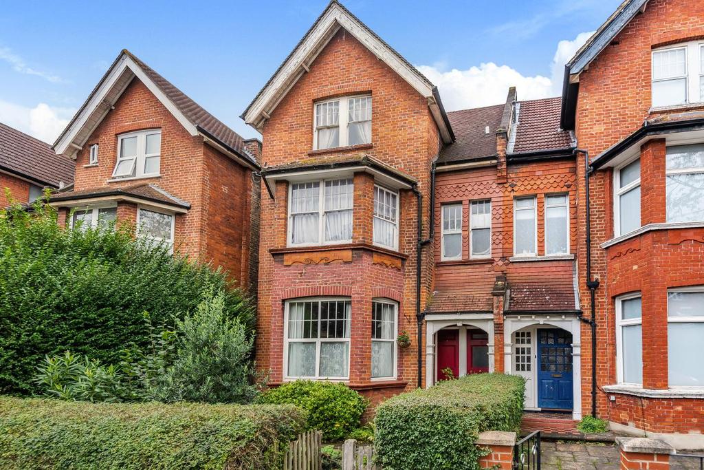 Riggindale Road, Streatham 2 bed flat - £500,000