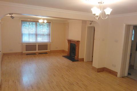 4 bedroom detached house to rent, Borgard Road, London SE18