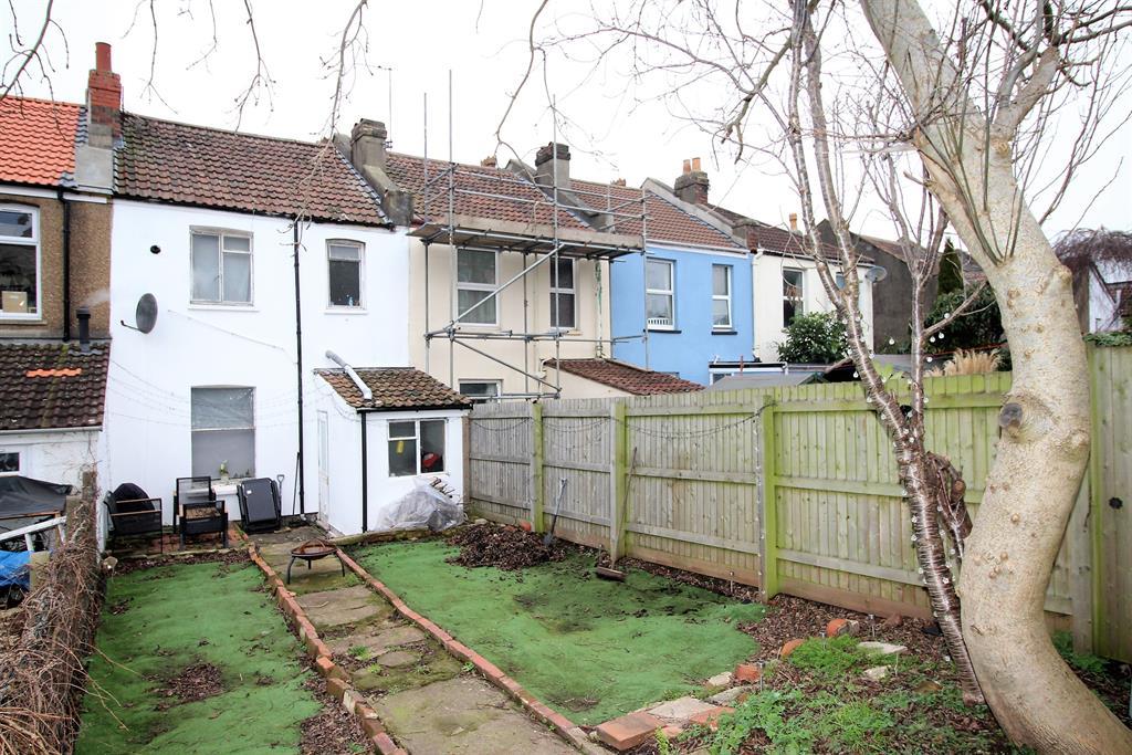 Oakdene Avenue, Bristol, BS5 6QQ 2 bed terraced house £280,000