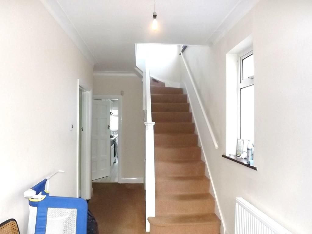 Brook Avenue, Edgware HA8 3 bed semidetached house £610,000