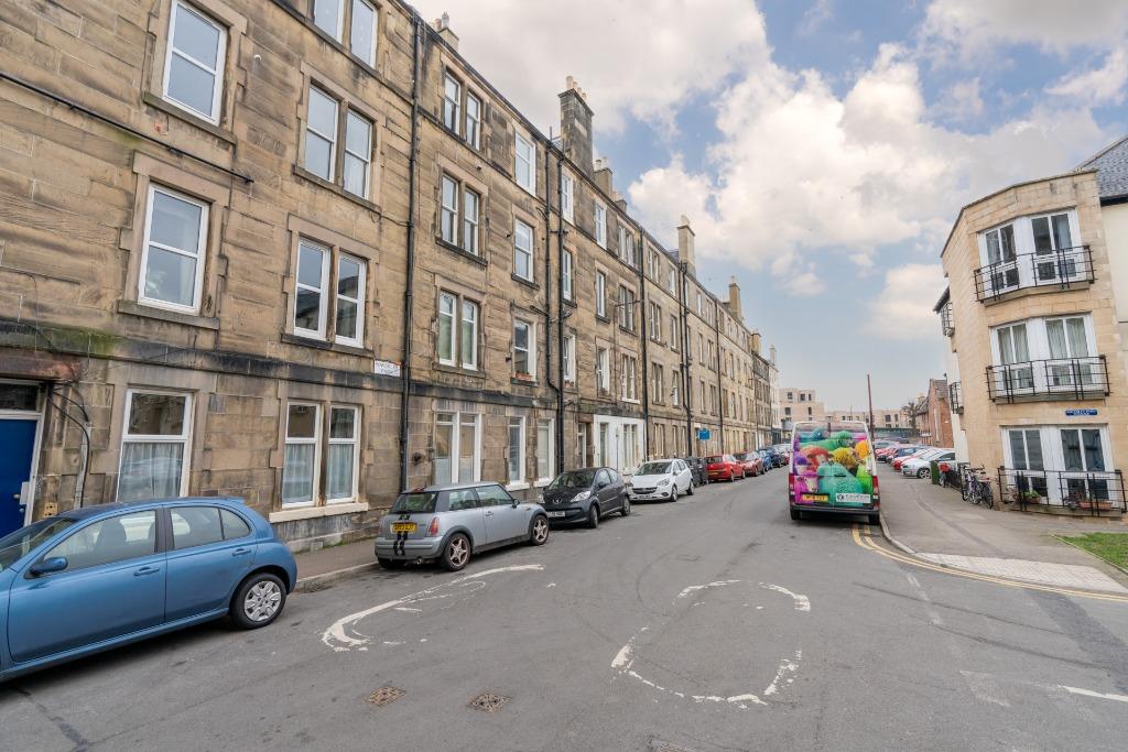 Waverley Park, Edinburgh, EH8 1 bed flat £875 pcm (£202 pw)