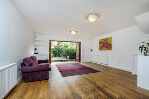 3 bedroom house to rent - The Bungalows London SW16