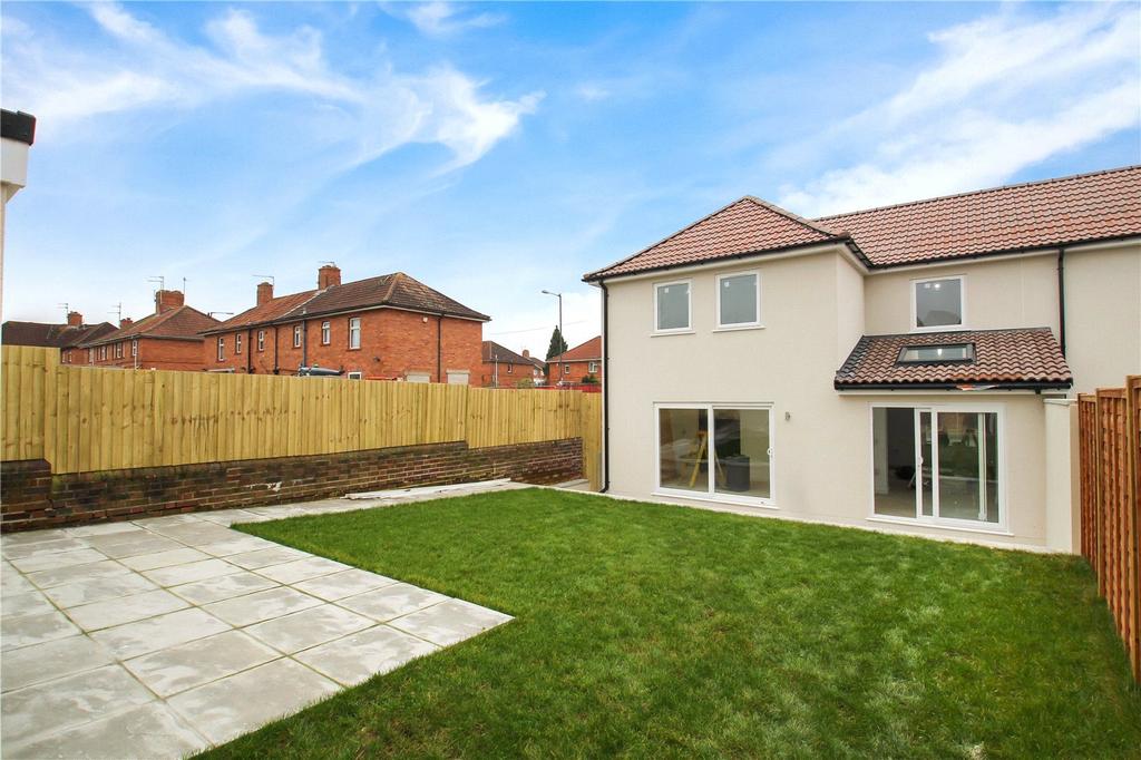 Leinster Avenue, Knowle, BS4 4 bed end of terrace house £350,000