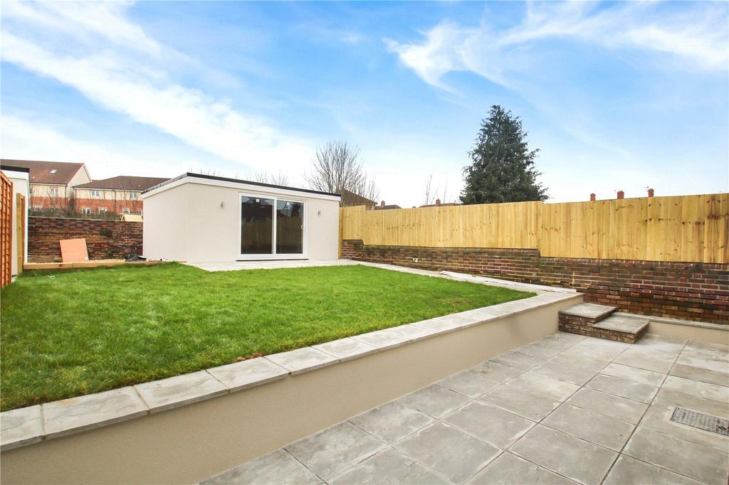 Leinster Avenue, Knowle, BS4 4 bed end of terrace house £350,000