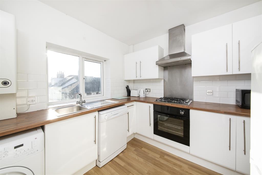 Street Lane, Leeds, West Yorkshire, LS8 1BD 3 bed flat £1,000 pcm (£