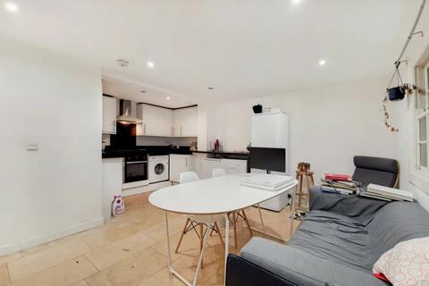 3 bedroom flat to rent, Royal College Street, Camden, NW1