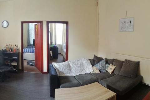 2 bedroom flat to rent, Harriet Street, Cathays, Cardiff