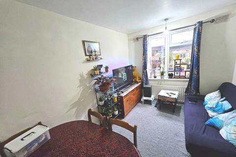 2 bedroom maisonette to rent - Shelley Ave, Greenford,