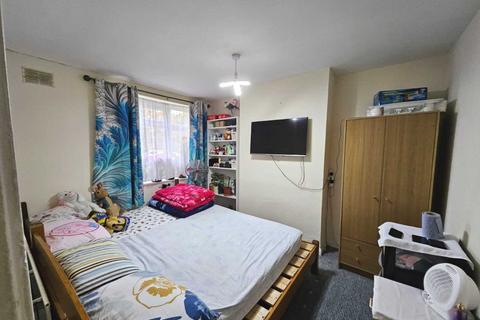 2 bedroom maisonette to rent - Shelley Ave, Greenford,