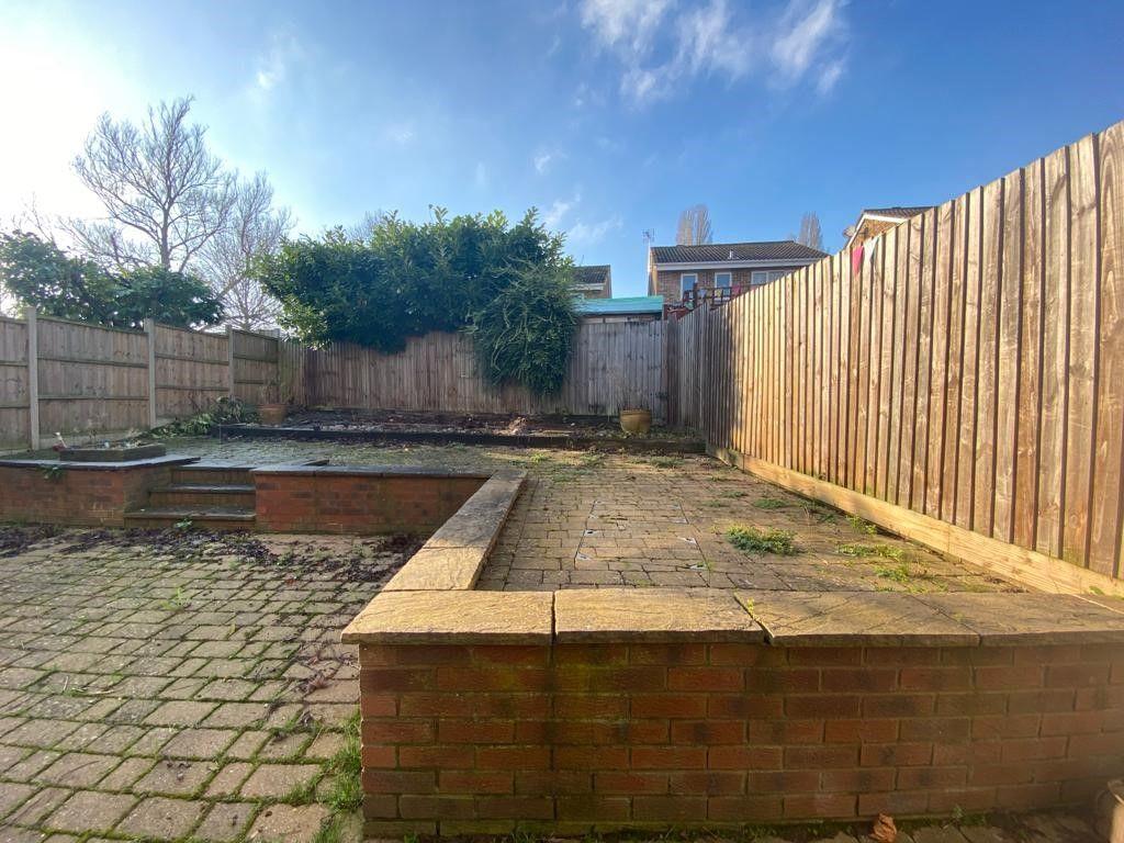 Laurel Court, The Arbours, Northampton NN3 3RY 3 bed detached house £