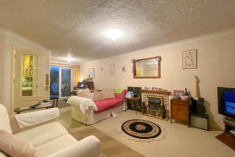 26 Lantern Close, Berkeley, GL13 9DE