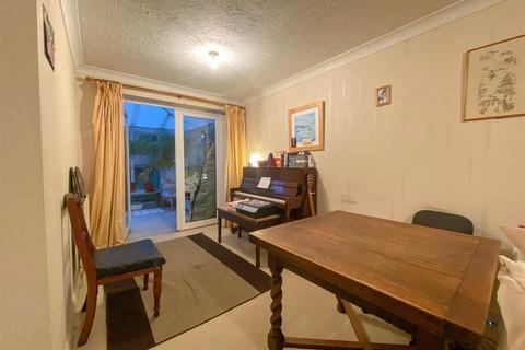 26 Lantern Close, Berkeley, GL13 9DE