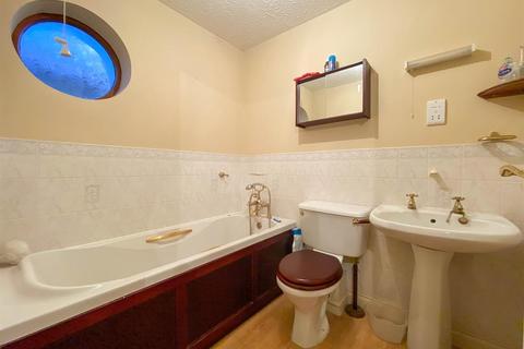 26 Lantern Close, Berkeley, GL13 9DE