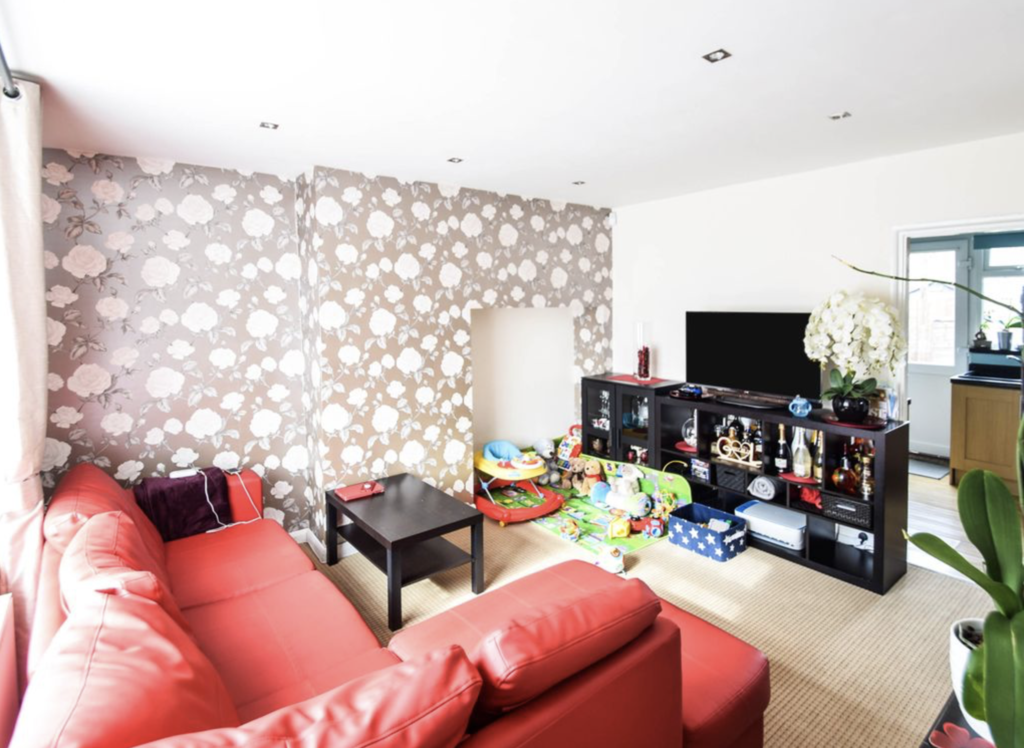 Rothwell Road, Dagenham RM9 2 bed end of terrace house £1,300 pcm (£