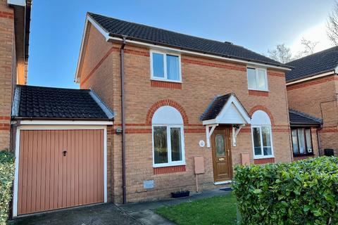 3 bedroom detached house to rent, Brearley Avenue, Oldbrook, Milton Keynes, MK6