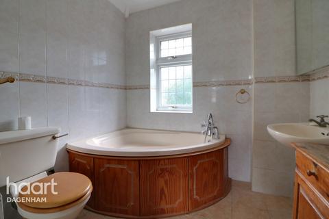 14 Weston Green, Dagenham, RM9 5UB