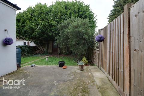 14 Weston Green, Dagenham, RM9 5UB