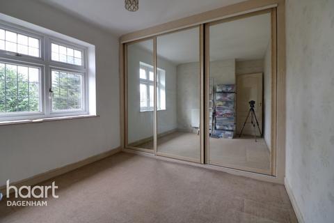14 Weston Green, Dagenham, RM9 5UB
