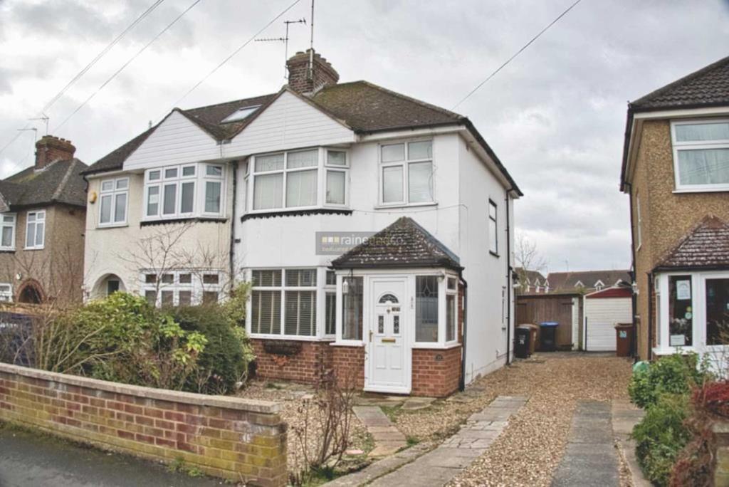 Holme Road, Hatfield 3 bed semidetached house £1,500 pcm (£346 pw)