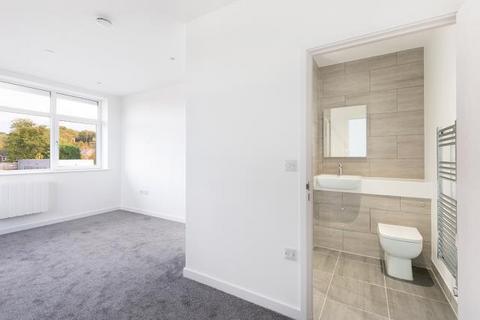 Studio to rent, Camberley,  Surrey,  GU15