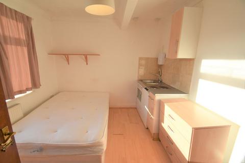 Studio to rent, Studio Flat - London Road - TW7