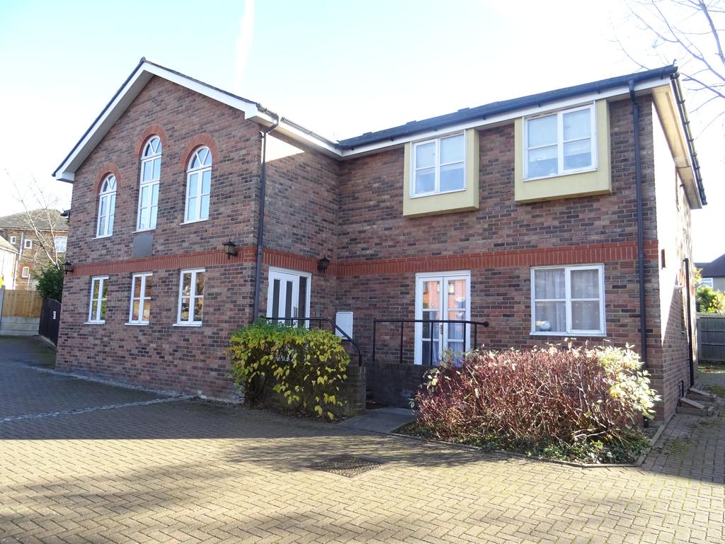 Gresham Close, Brentwood CM14 2 bed apartment £950 pcm (£219 pw)