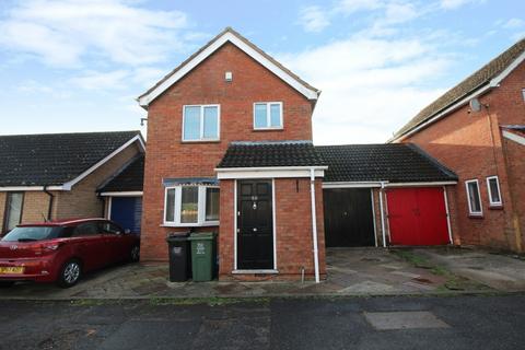 3 bedroom detached house to rent, Menzies Avenue, SS15