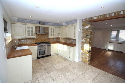 3 bedroom detached house to rent, Menzies Avenue, SS15