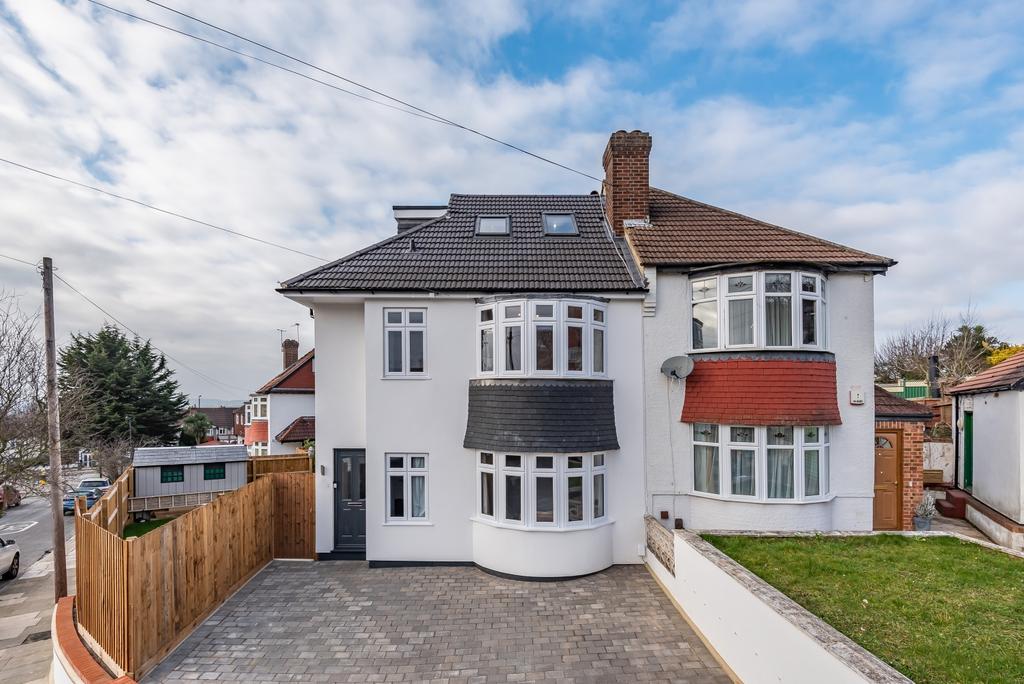 Castlewood Drive London SE9 4 bed semidetached house £700,000