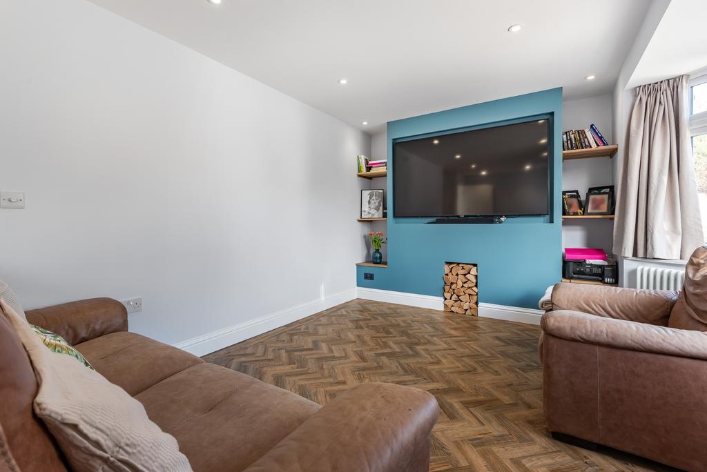 Castlewood Drive London SE9 4 bed semidetached house £700,000
