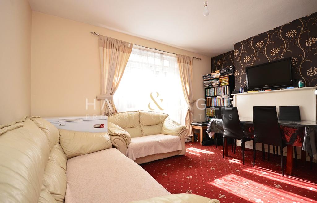Brimsdown House, BromleybyBow... 2 bed apartment £1,803 pcm (£416 pw)