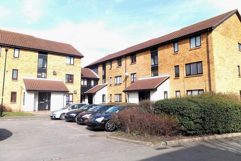 Studio to rent, Deerhurst Close, Feltham, Middlesex, TW13