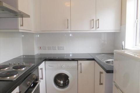 Studio to rent, Deerhurst Close, Feltham, Middlesex, TW13