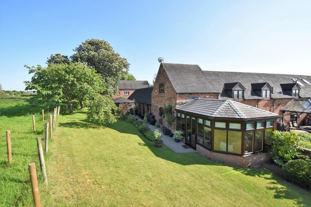 Cadley Lane, Castle Gresley 3 bed barn conversion for sale £450,000