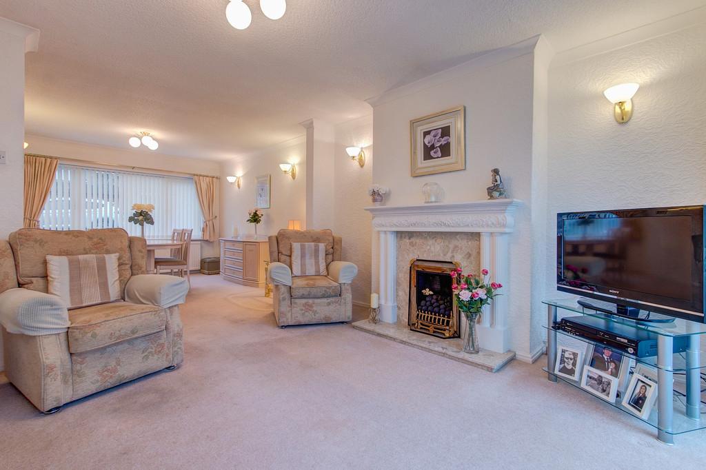 Marlpool Drive, Redditch B97 4RX 3 bed semidetached house £275,000